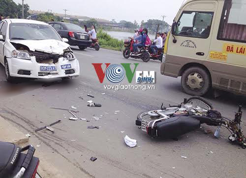 Vượt ẩu, nam thanh niên nguy kịch